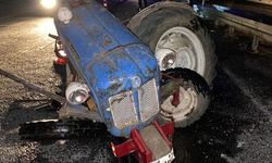 Aydın'da Otomobille Çarpışan Traktör İkiye Bölündü: 6 Yaralı