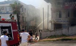 Manavgat’ta Mobilya Deposunda Yangın