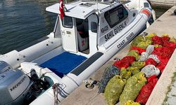 İzmir Körfezi'nde kaçak avcılar yakalandı 1,4 ton midye ele geçirildi