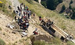 Kars’ta Yolcu Otobüsü Viyadükten Aşağı Uçtu : 7 Ölü , 21 Yaralı