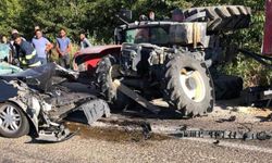 Otomobil Traktöre Çarptı Sürücüsü Öldü