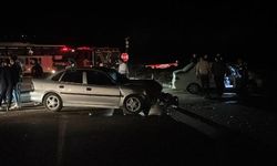 Sivas'ta İki Otomobil Çarpıştı: 9 Yaralı
