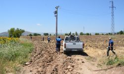 Zile’de Traktörle Tarla Sürerken Yüksek Gerilim Hattını Koparıp, Kaçtı