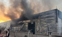 Kayseri’de Mobilya Fabrikasında Yangın İtfaiye Ekipleri Tarafından Kontrol Altına Alındı
