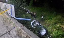 Trabzon’da Korkulukları Yıkan Otomobilin 30 Metreden Düştü , 5 Yaralı