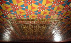 Tokat'ta Kitabesi Olmayan Tarihi Cami Tavan Süslemeleriyle Dikkat Çekiyor