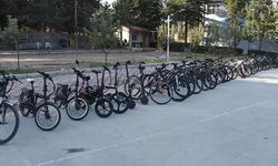 Evin Bahçesinde 53 Çalıntı Motosiklet Ve Bisiklet Bulundu; Baba- Oğul Gözaltına Alındı