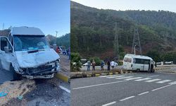 Marmaris'te Servis Minibüsü İle Kamyonet Çarpıştı Kazada 1 Ölü, 7 Yaralı