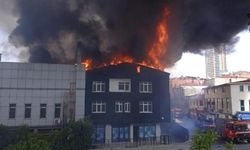 Ataşehir'de Korkutan Yangın 3 Binaya Sıçradı