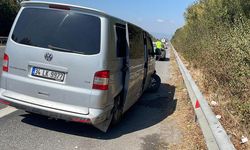 Sürücüsü Rahatsızlık Geçiren Minibüs Bariyerlere Çarptı : 3 Yaralı