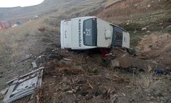 Erzurum’da Yolcu Otobüsü Şarampole Yuvarlandı : 3 Ölü, 21 Yaralı