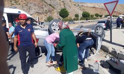 Tokat’ta Refüje Çarpan Otomobil Takla Attı, Aynı Aileden 1 Çocuk Öldü, 4 Yaralı