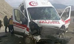 Hasta Taşıyan Ambulans Kaza Yaptı: 4 Yaralı