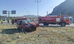 Konya’da Hafif Ticari Araçla Otomobil Çarpıştı: 6 Yaralı
