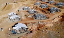 Deprem Bölgesindeki 100 Bin Köy Evi Çelikten Yapılacak