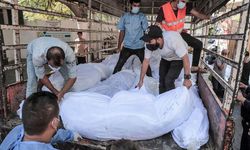 Gazze’de Hayatını Kaybedenler Toplu Mezarlara Gömülüyor