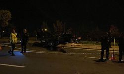 Otomobil TIR'a Çarptı: 1 Ölü, 2 Yaralı