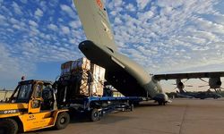 Gazze'ye Yardım Paketleri Uçaklara Yükleniyor