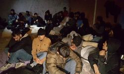 Edirne'de Evin Bahçesi Ve İçinde 100 Kaçak Göçmen Yakalandı