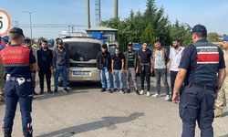 857 Kaçak Göçmen Yakalandı, 26 Organizatör Gözaltına Alındı
