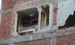 Bina Yıkıldı; Yan Apartman Duvarsız Kaldı