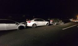 Otoyolda 11 Aracın Karıştığı Zincirleme Kazada: 7 Yaralı