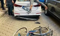 Bisikletle Otomobile Çarptı Camdan İçeri Girdi