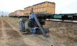 Hemzemin Geçitte Tren, Traktöre Çarptı: 1 Ölü, 1 Yaralı