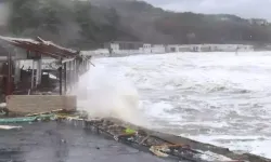 Dalgaların Vurduğu 5 İş Yerinde Hasar Oluştu