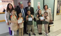 Amasya’da Öğrenciler, Öğretmenler Günü İçin Topladıkları Paraları Filistinlilere Bağışladı
