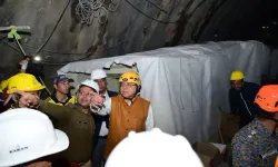 Hindistan’da Çöken Tünelde Mahsur Kalan İşçilerin Kurtarılma Çalışmalarına Ara Verildi