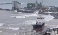 Artvin’de Karaya Oturan Gemi İçin Uzman Ekip Bekleniyor