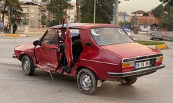 Erbaa’da Hafif Ticari Araç İle Otomobil Çarpıştı