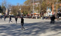 Erbaa’da Güneşli Havayı Fırsat Bilenler Meydanı Doldurdu