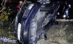 Tokat’ta Otomobil Virajlı Yolda Devrildi: 5 Yaralı