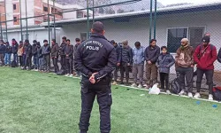 Amasya'da Tır'ın Dorsesinden 61 Kaçak Göçmen Çıktı