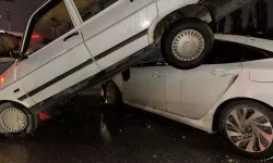 İzmir'de 3 Otomobil Kazaya Karıştı; 1 Yaralı