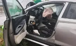 Akaryakıt İstasyonunun Tabelasına Çarpan Otomobilin Sürücüsü Öldü; Kaza Anı Kamerada