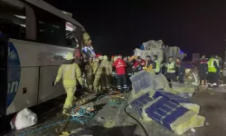 Eyüpsultan'da Yolcu Otobüsü İle TIR Çarpıştı: 1 Ölü 37 Yaralı