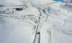 Van'da Kardan Kapanan 134 Yerleşim Yerinin Yolu Açıldı