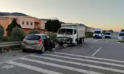 Manisa'da Otomobil, Kamyonete Çarptı; 1 Ölü, 3 Yaralı