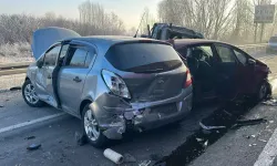 Kütahya'da 8 Aracın Karıştığı Zincirleme Kaza: 4 Yaralı