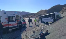 Minibüs Yoldan Çıktı: 27 Yaralı