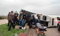 Adana'da Yolcu Minibüsü Devrildi; 8 Yaralı