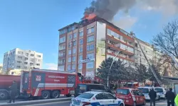 Ankara'da 7 Katlı Binada Yangın; 4 Kişi Dumandan Etkilendi