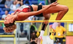 Milli Atlet Buse Savaşkan, 1.91 m atlayarak salon Türkiye rekorunu kırdı