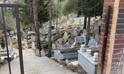 Erbaa’da Mezarlık Kapısı, Hırsızların Hedefi Oldu