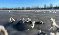 Sivas'ta Sıcaklık Eksi 10 Dereceye Düştü, Gölet Buz Tuttu