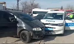 Bulgaristan Plakalı Otomobil, Takip Sırasında Ekip Aracına Çarptı; 2 Polis Yaralı
