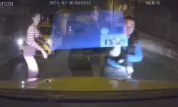 İzmir'de taksiciye yumruklu saldırı araç kamerasında